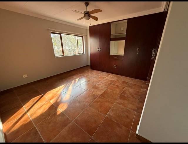 4 BEDROOM HOUSE FOR SALE IN ROOIHUISKRAAL NORTH